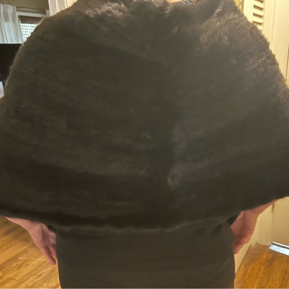 Stunning Black Real Mink Wrap - Picture 4 of 6